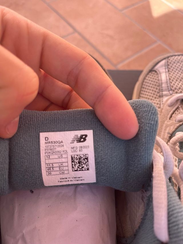 New Balance Beige/Teal Sneakers