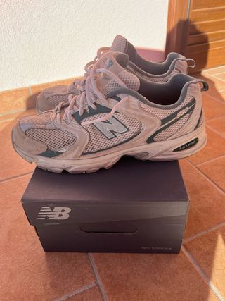 New Balance Beige/Teal Sneakers