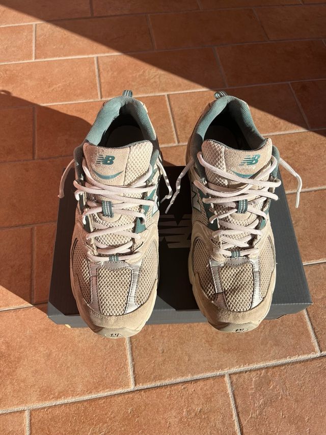 New Balance Beige/Teal Sneakers