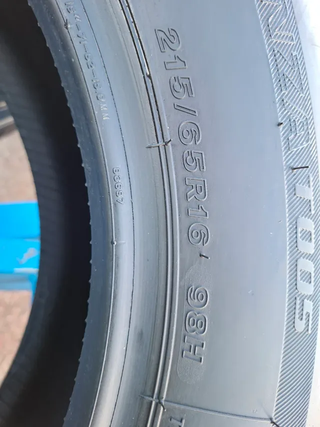 Neumáticos 215/65/16