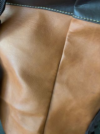 Bolso de cuero marrón tipo saco