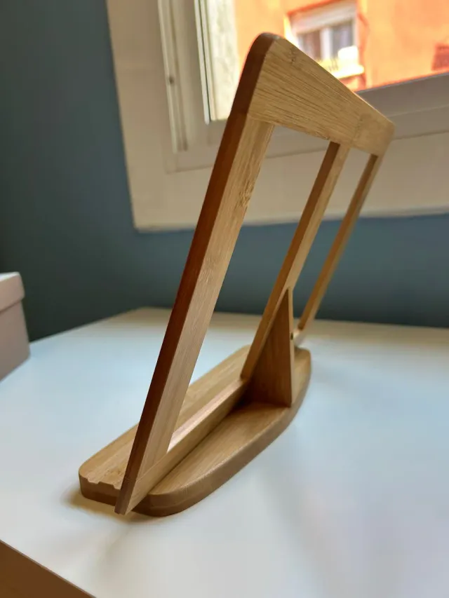 Atril de madera para libros