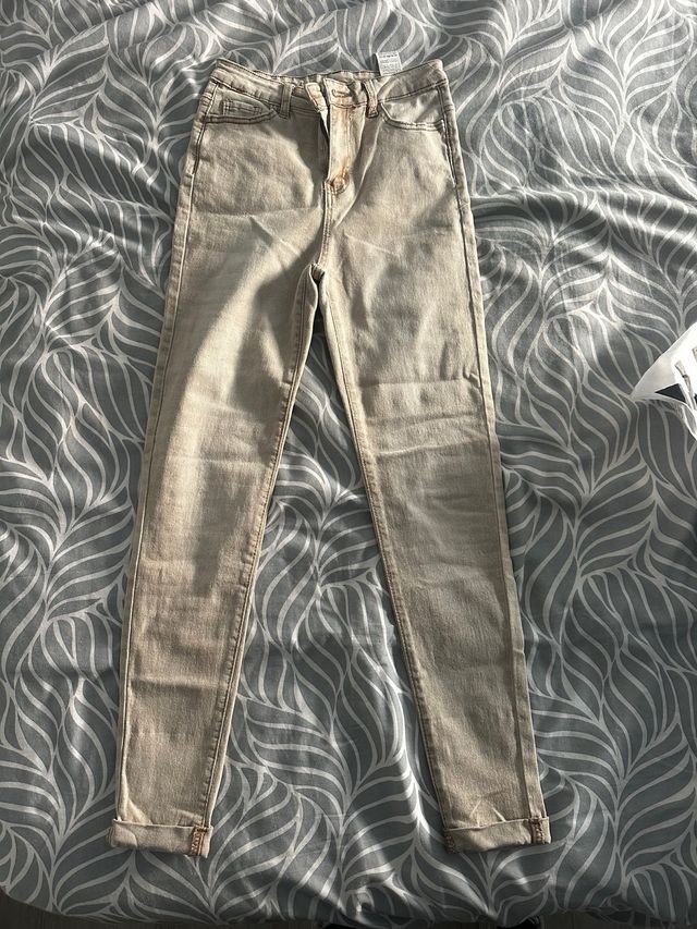Pantalón beige skinny elásticos