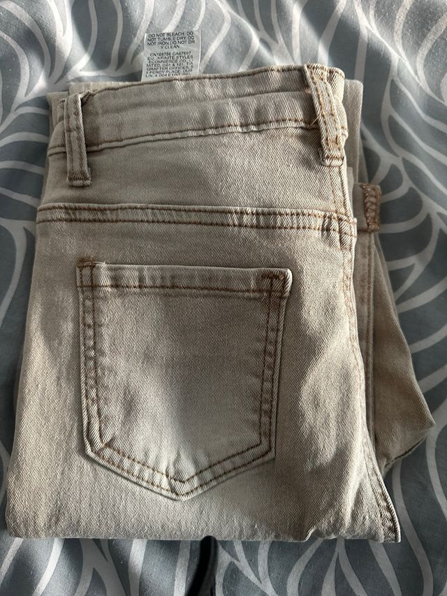 Pantalón beige skinny elásticos