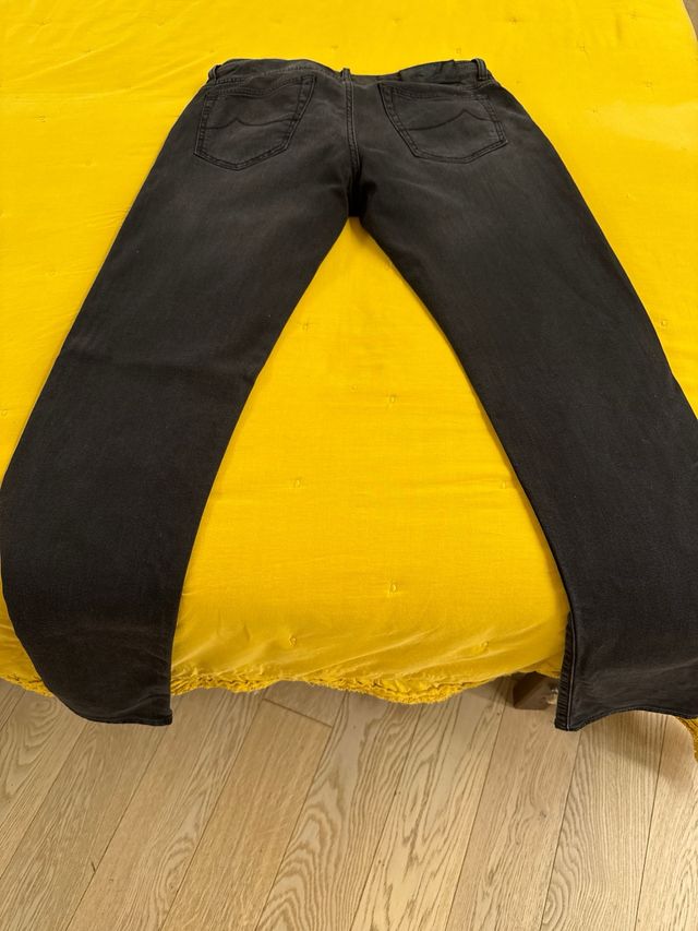 Vaqueros Jacob Cohen negros/grises