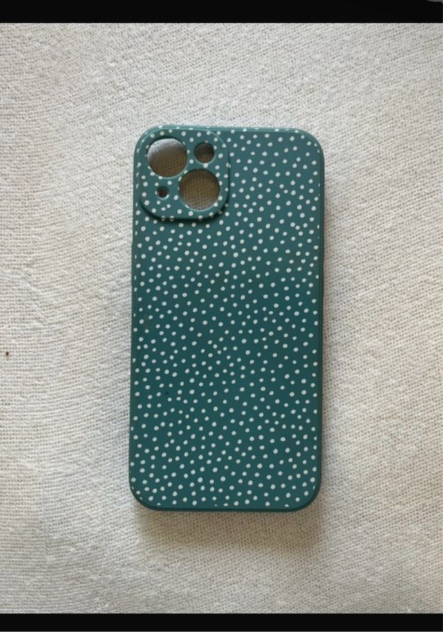 Funda Shein iPhone 13 Puntos Blancos