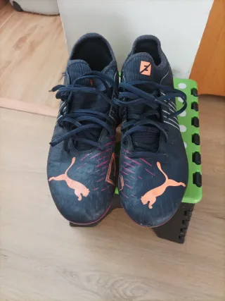 Botines de fútbol Puma Azul y Naranja