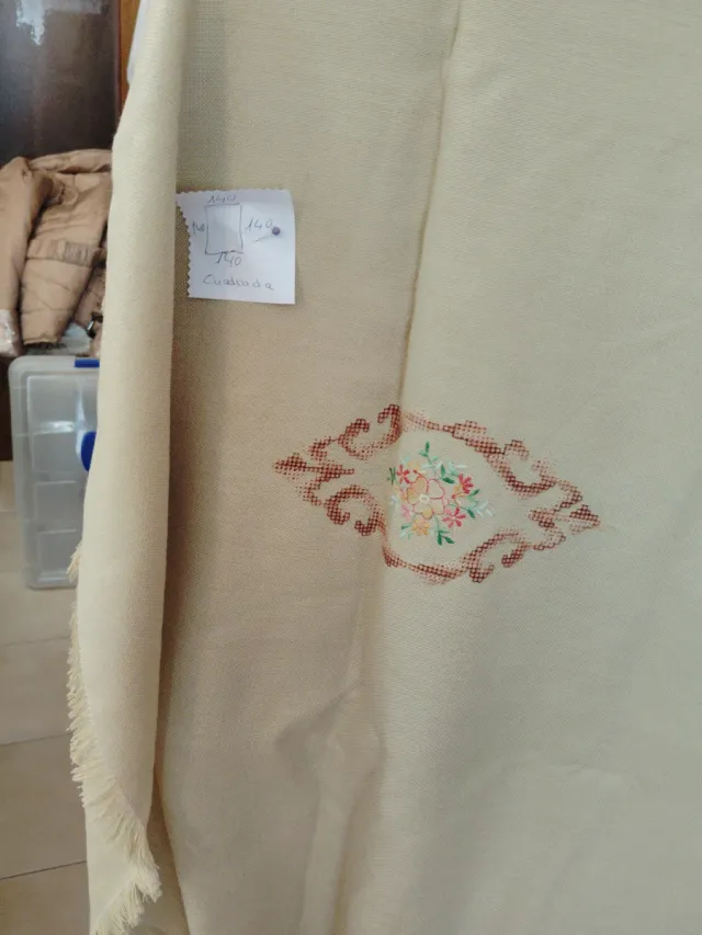 Tovaglia beige fatta a mano in tela di panama