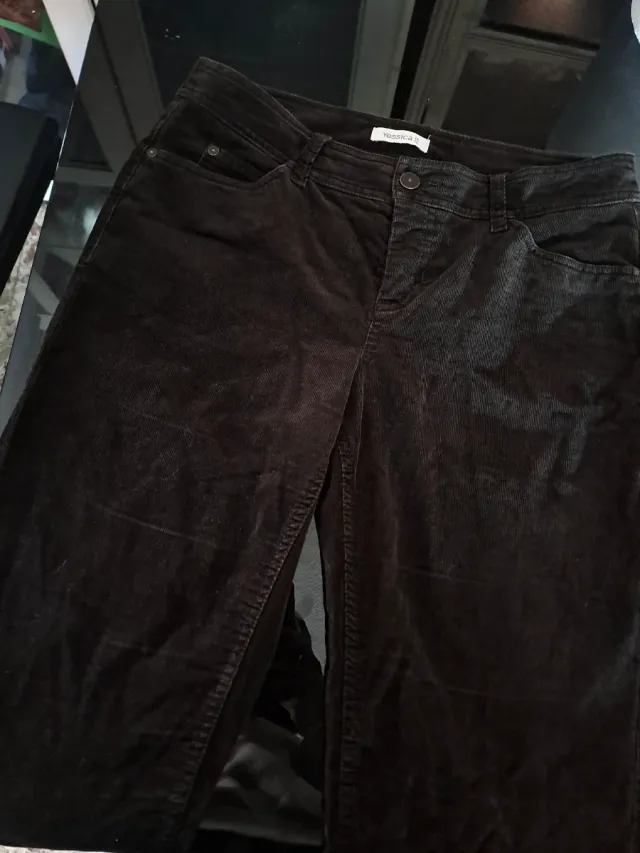 Pantalón de pana marrón oscuro