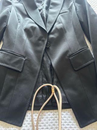 Chaqueta Massimo Dutti raso negra T.38