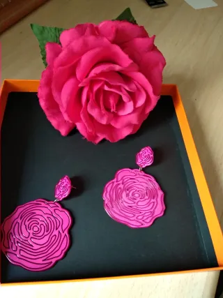 Flor y pendientes flamenca