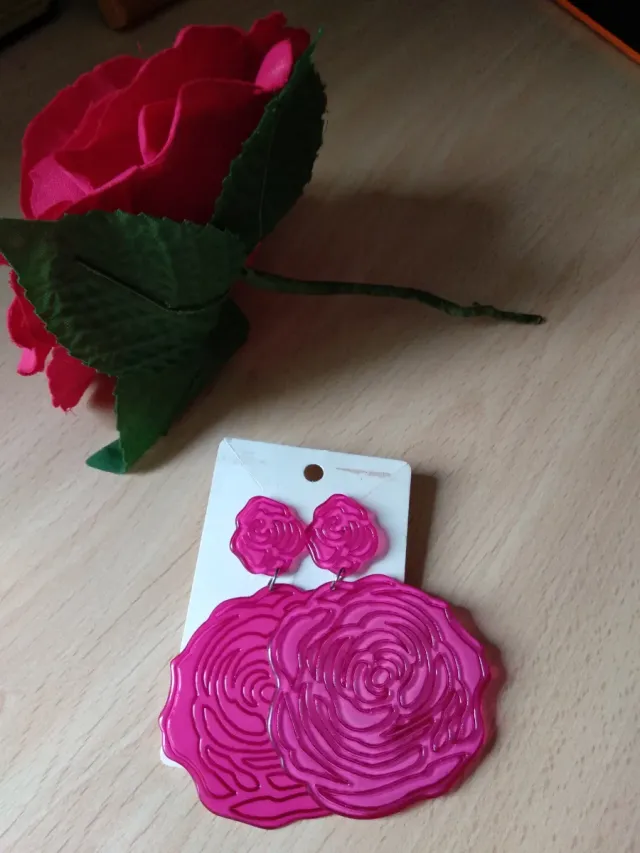 Flor y pendientes flamenca