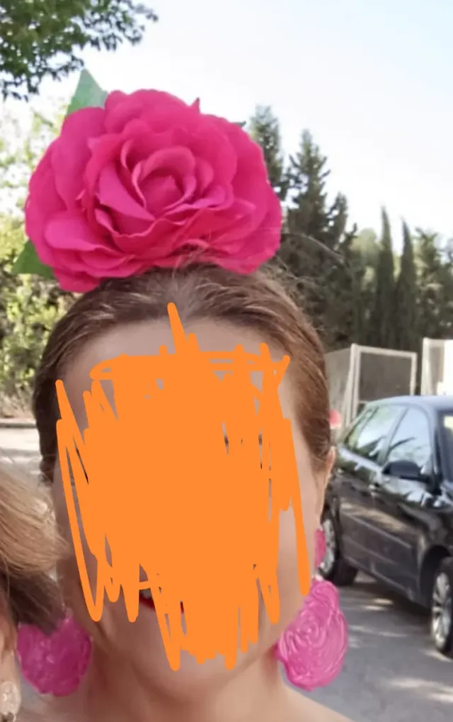 Flor y pendientes flamenca