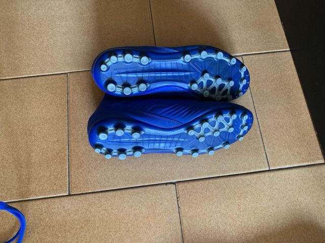 Botas de fútbol Adidas Predator azules talla 36