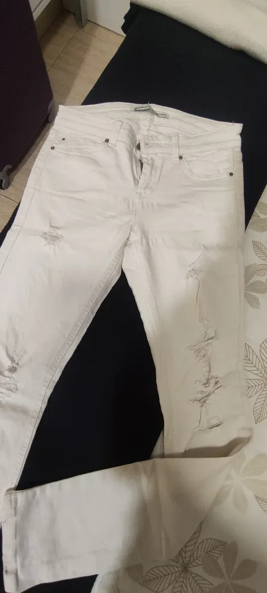 Vaqueros blancos rotos talla 38
