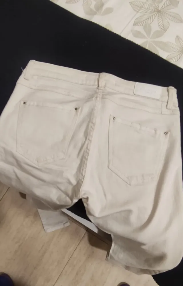 Vaqueros blancos rotos talla 38