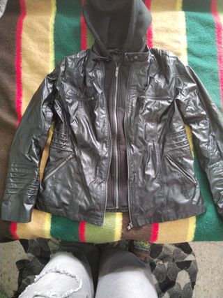 Cazadora polipiel negra