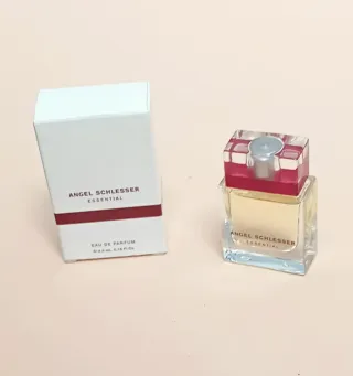 Miniatura Essential, de Ángel Schlesser