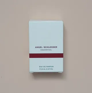 Miniatura Essential, de Ángel Schlesser