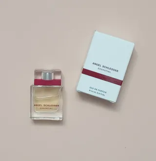 Miniatura Essential, de Ángel Schlesser