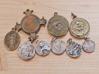 Lote 9 medallas religiosas