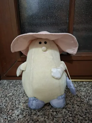 Peluche pera con cappello e borsetta