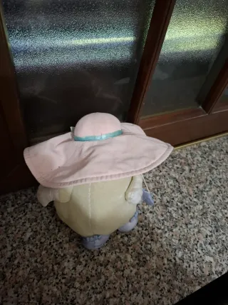Peluche pera con cappello e borsetta
