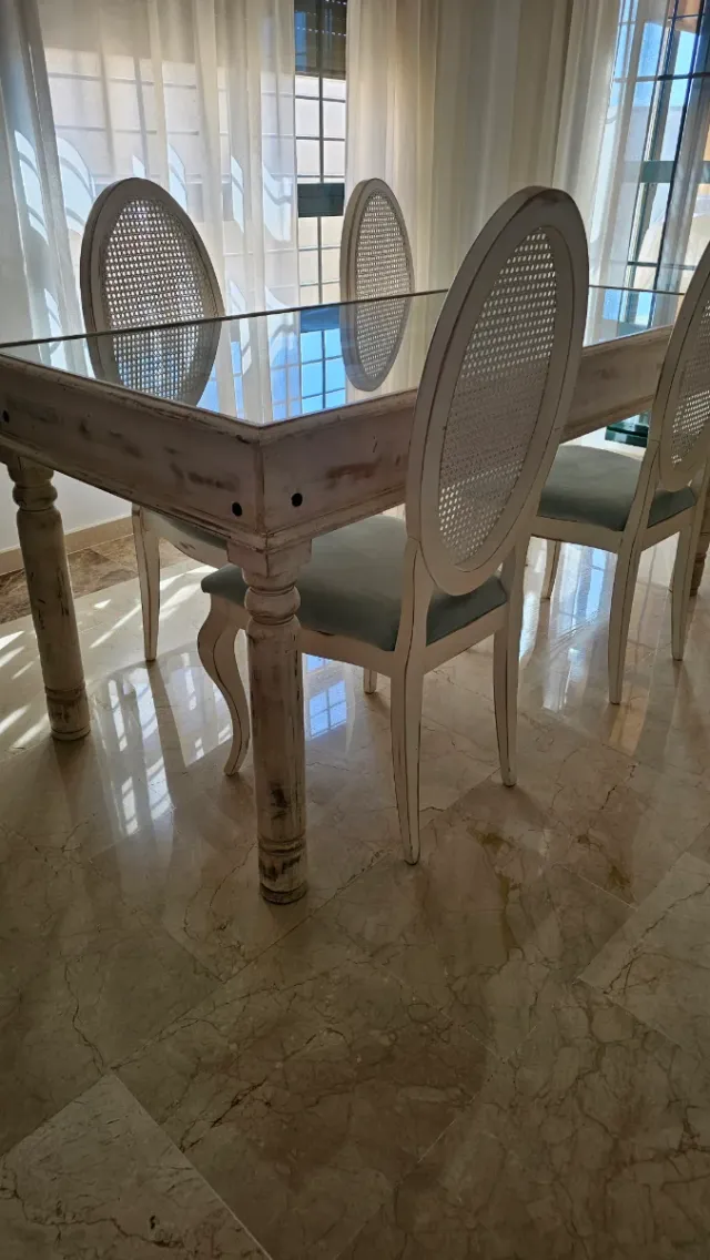 Mesa de comedor Katatori con sillas