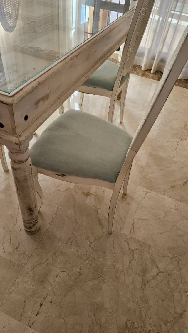 Mesa de comedor Katatori con sillas