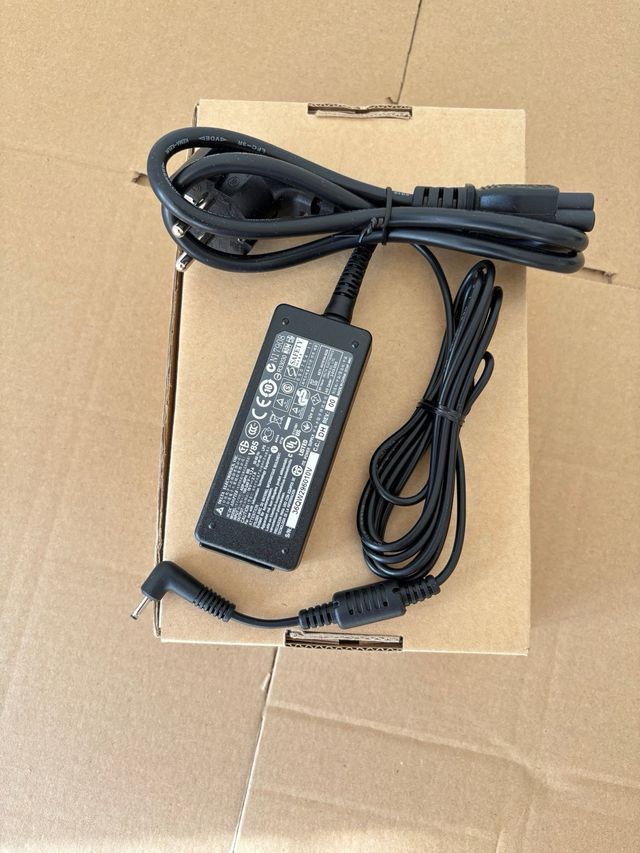 Cargador Dell 19V 2.1A PC 1005HA