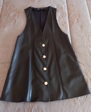Vestido polipiel Zara botones dorados