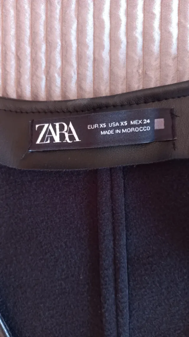 Vestido polipiel Zara botones dorados