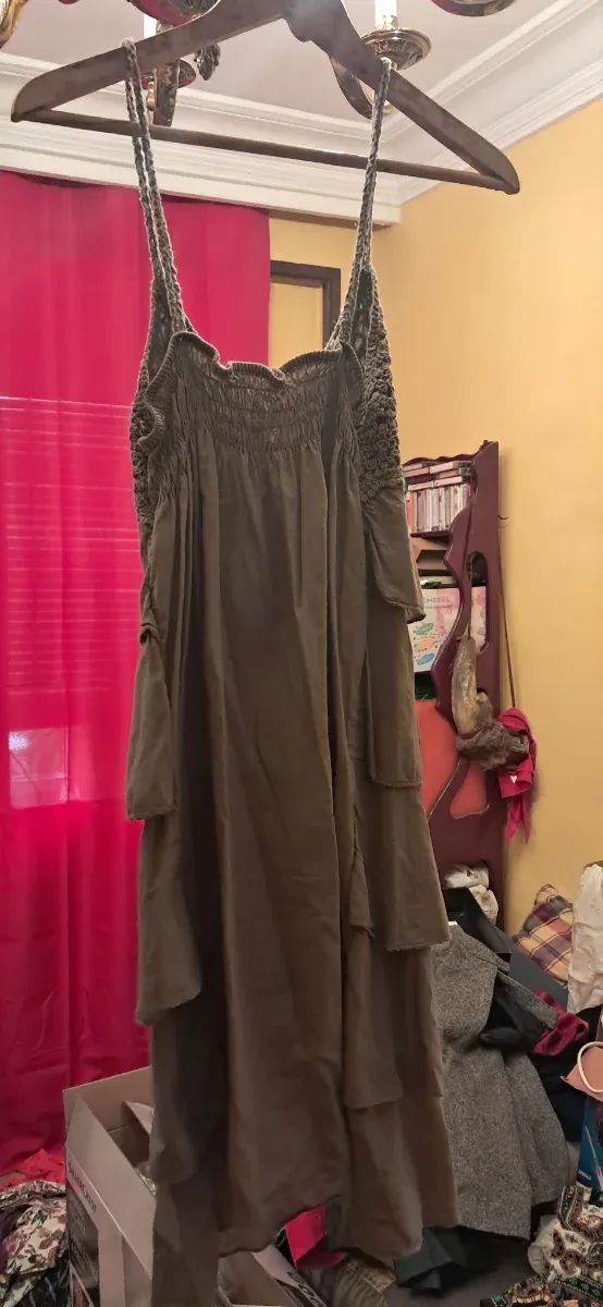 Vestido de verano verde oliva