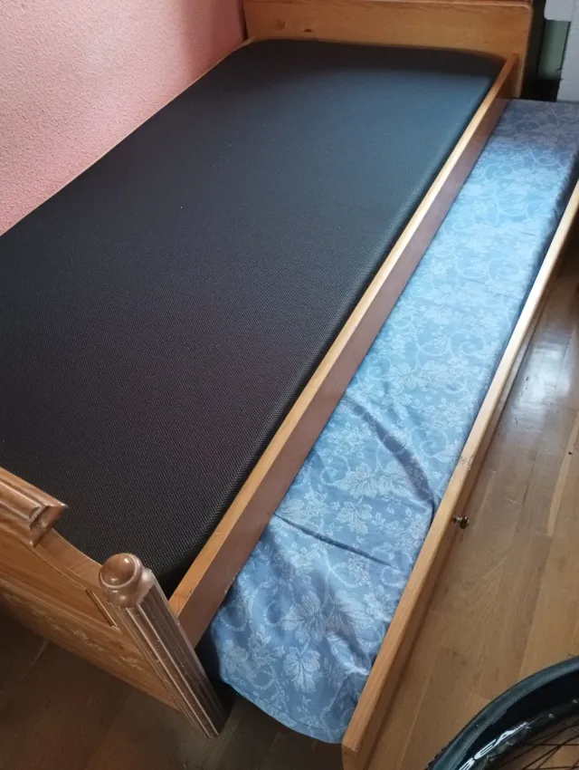 Cama juvenil con cama nido y base tapizada