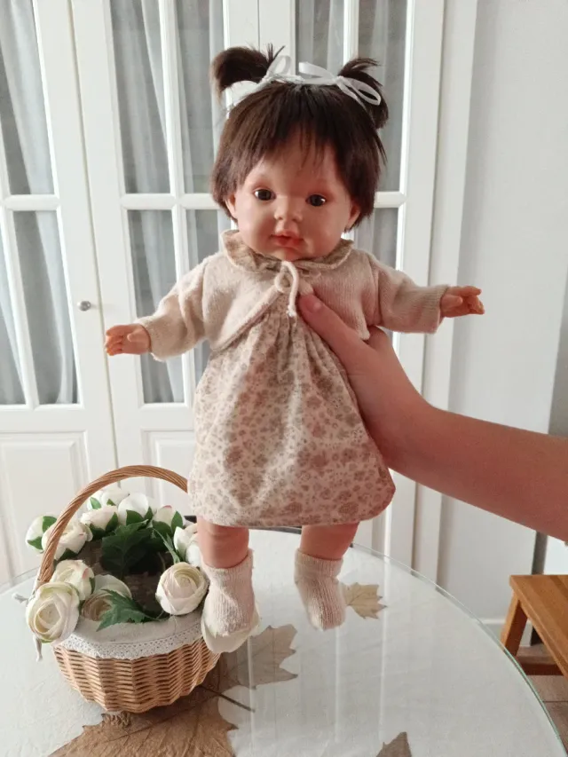 Muñeca Llorens con vestido y chupete