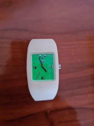 Reloj fluorescente Marea Nineteen Verde