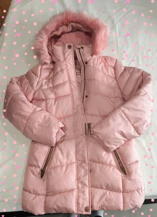 Cazadora niña con gorro de pelo rosa