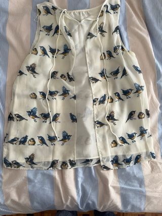 Camiseta con estampado de pájaros