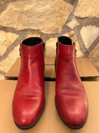 Botines de piel rojos