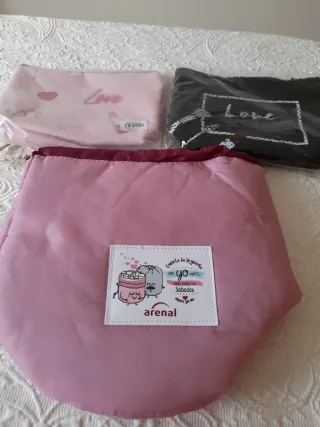 Neceser rosa y negro con diseño Love