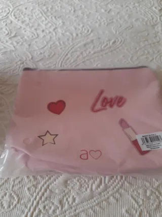 Neceser rosa y negro con diseño Love