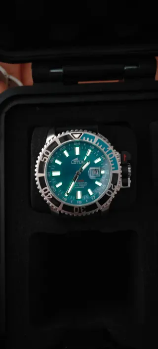 Lotus Reloj Verde y Plateado