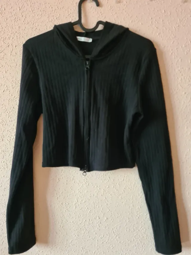 Jersey negro crop top con cremallera