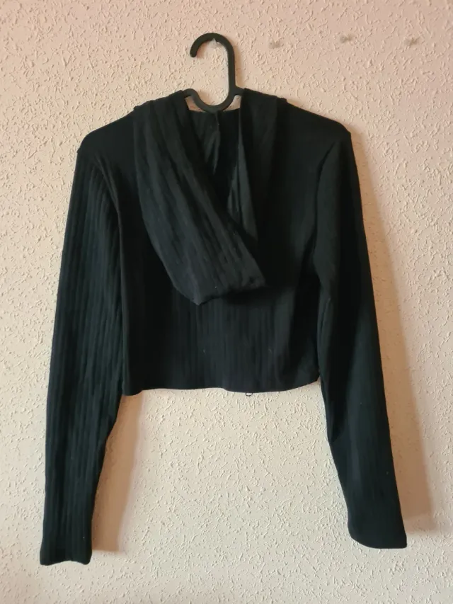 Jersey negro crop top con cremallera