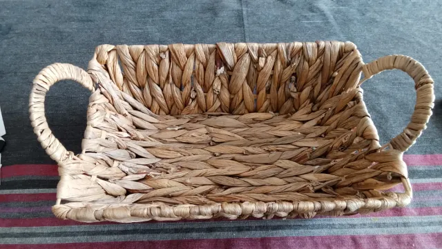 Cesta de mimbre con asas