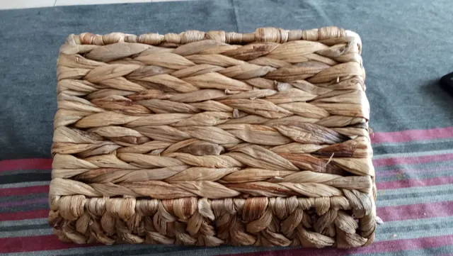 Cesta de mimbre con asas