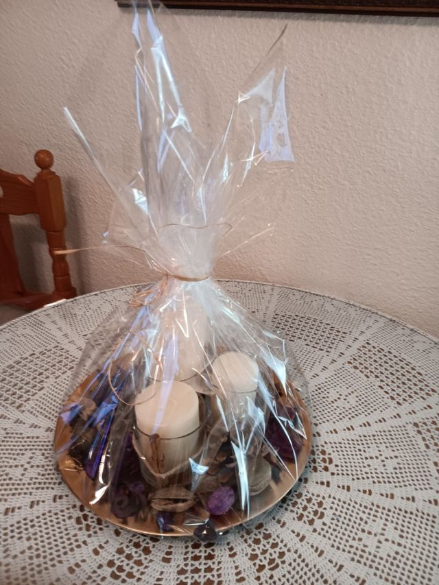 Centro de mesa Navidad dorado y morado.