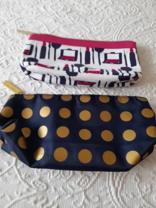 Neceser estampado lunares y neceser maquillaje