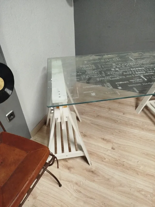 Mesa escritorio cristal y madera