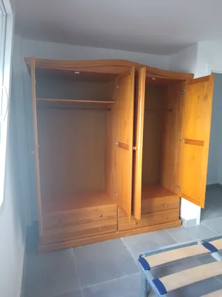 Mueblea de madera provenzal.